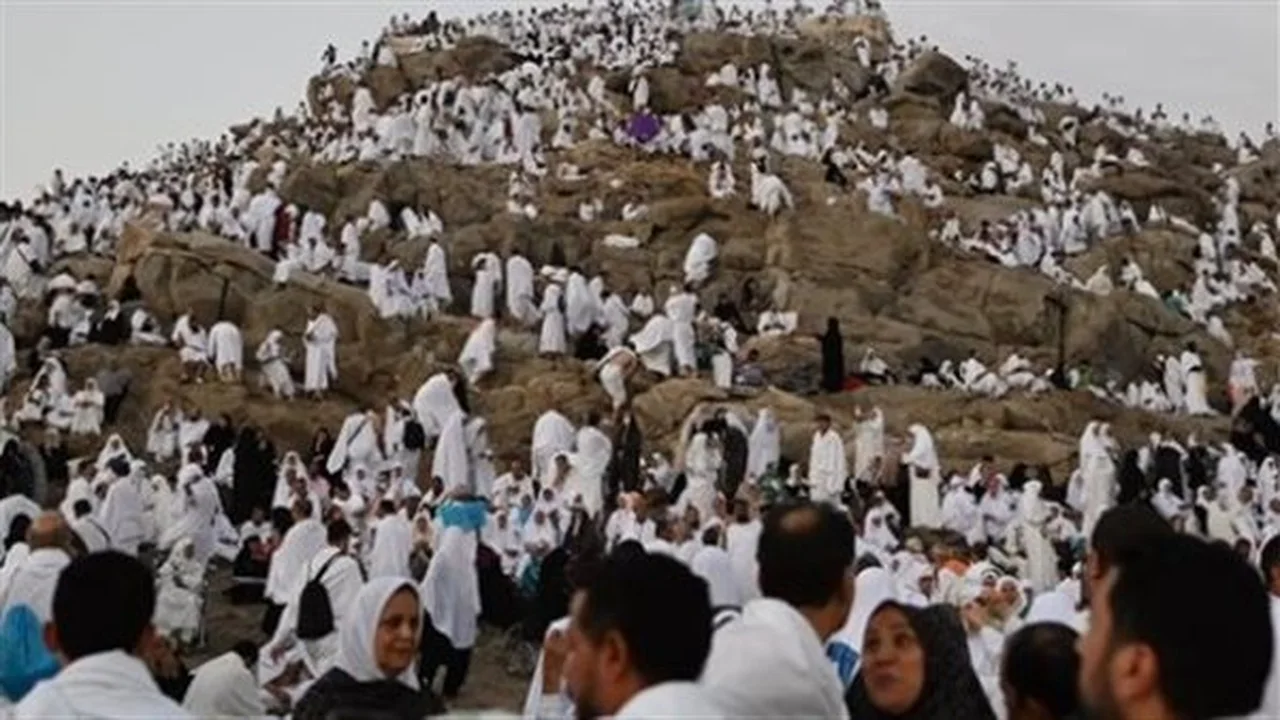لحظة بلحظة.. وزارة التضامن تتابع حجاج الجمعيات الأهلية في يوم عرفة